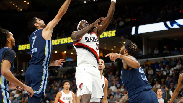Portland Trail Blazers center Duop Reath (26) shoots as Memphis Grizzlies forward-center Santi Aldama